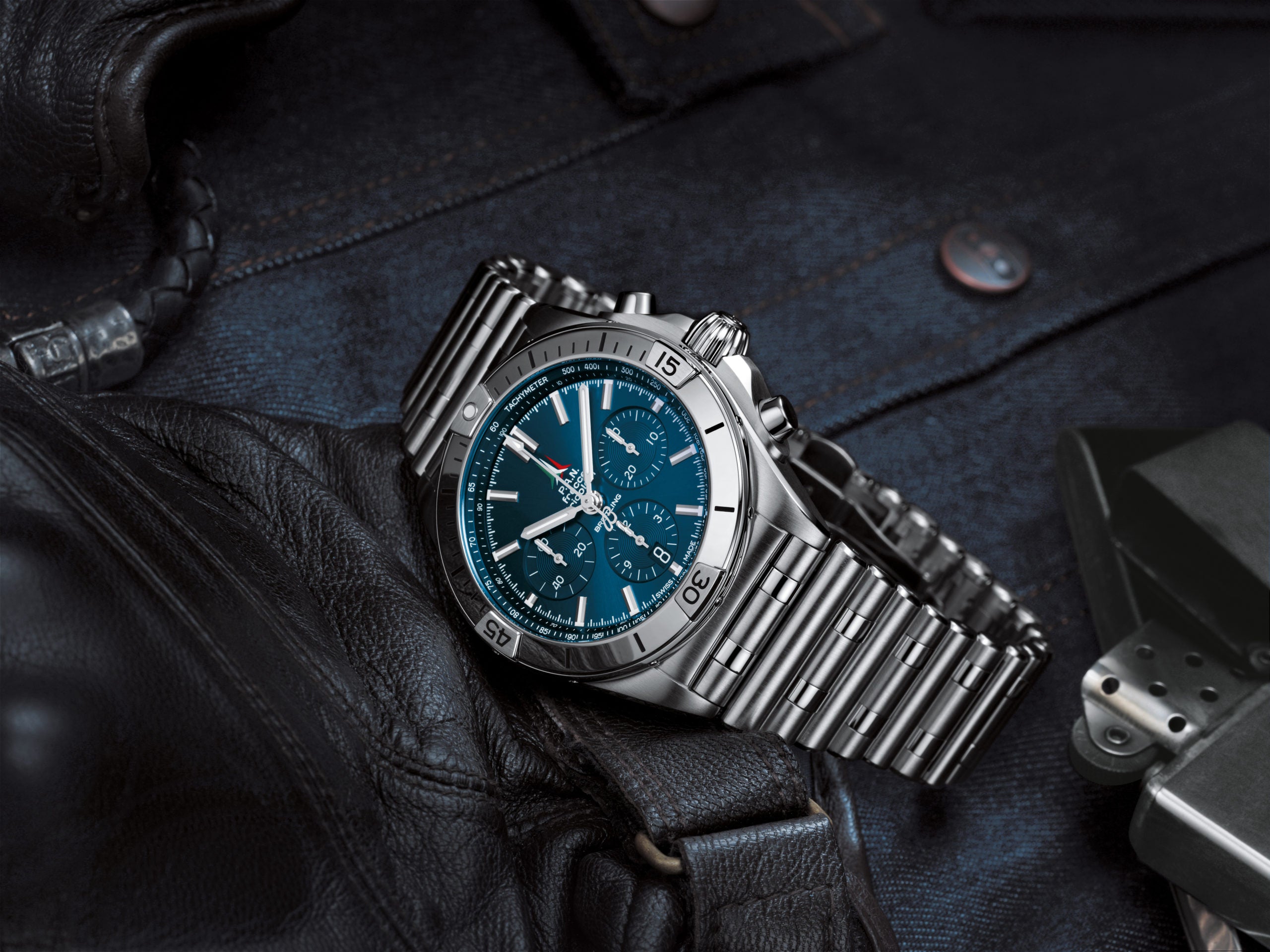 10_Chronomat-B01-42-Frecce-