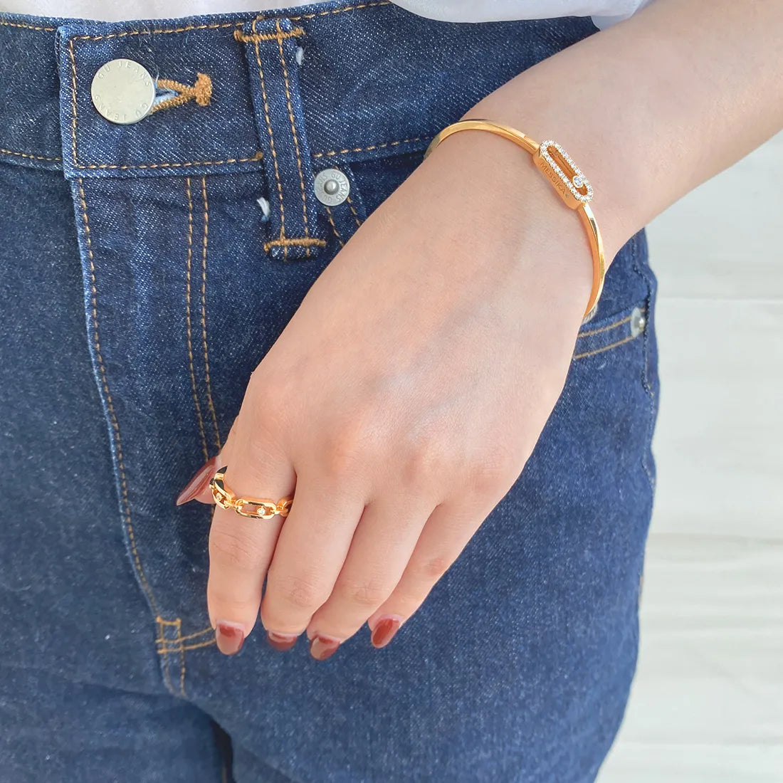 《ムーヴ ウノ》MM パヴェダイヤモンド フレックス バングル