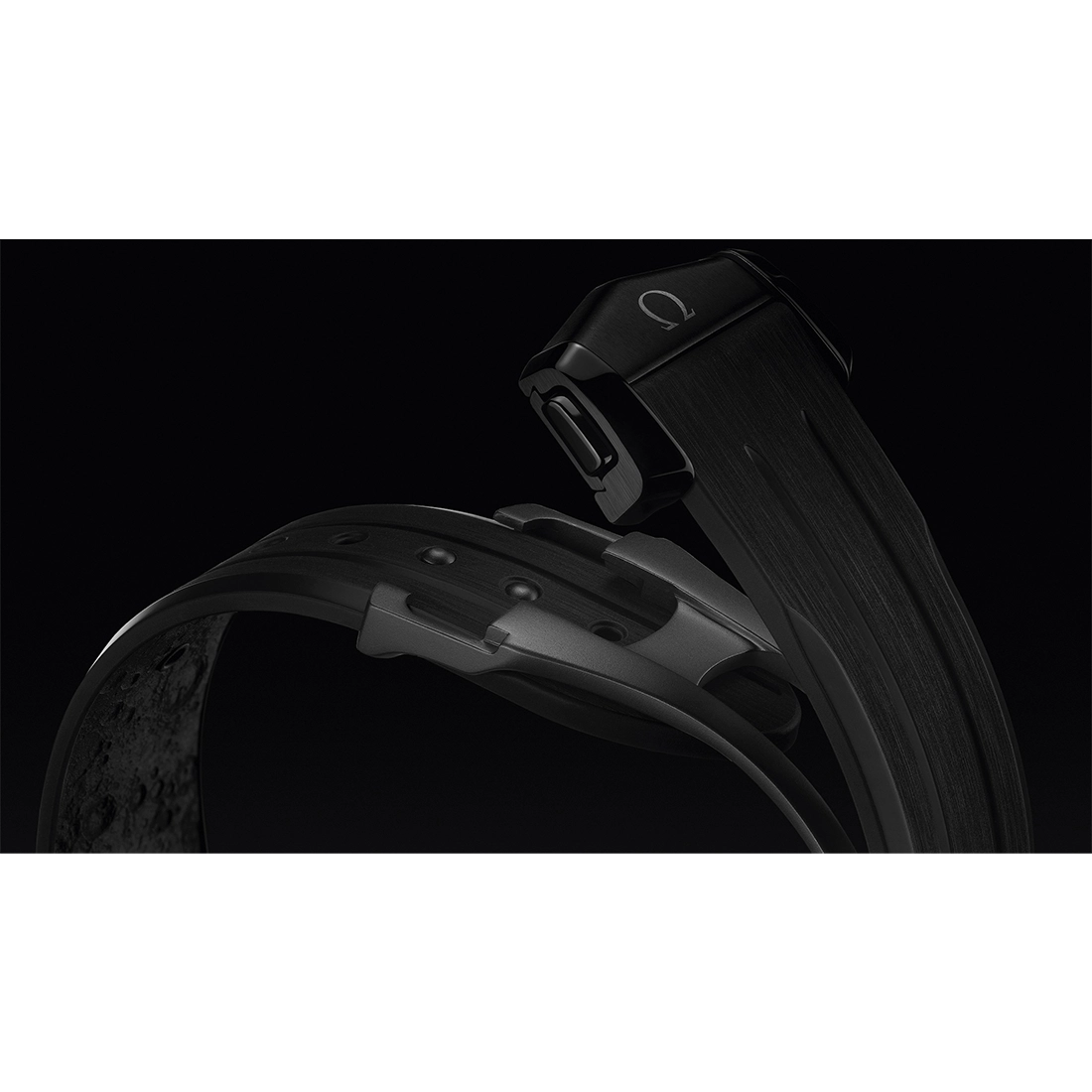 スピードマスター ダーク サイド オブ ザ ムーン 44.25 MM