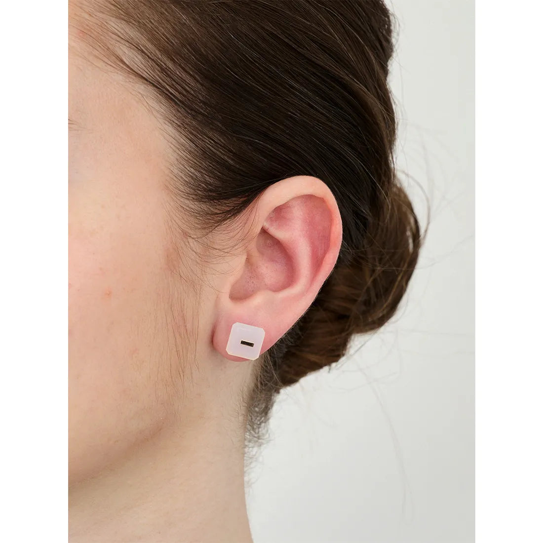 BIRD OF PARADISE ネイキッド スクエア ストーン スタッド ピアス / ホワイトカルセドニー