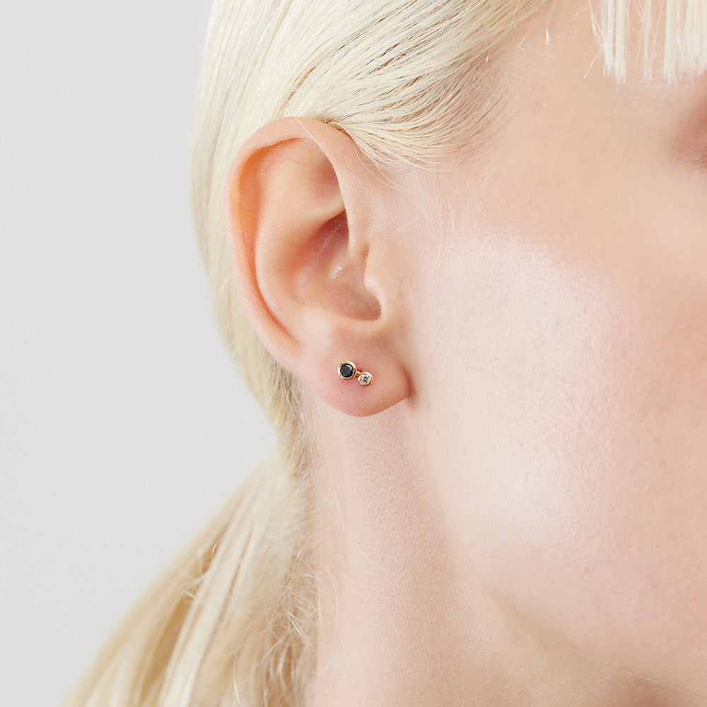 Drosera ブラックダイヤモンド & ダイヤモンド スタッド ピアス