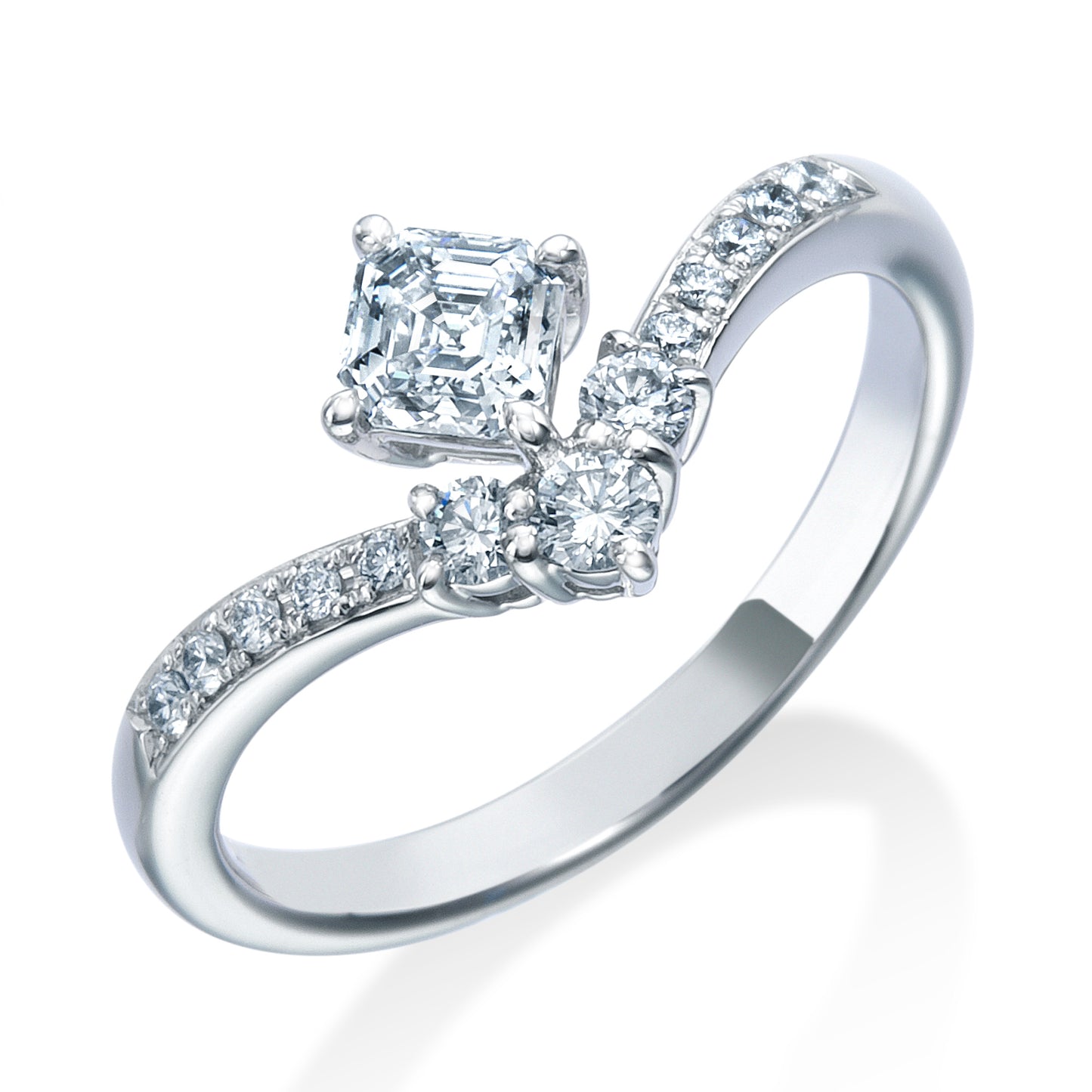 ロイヤル・アッシャー・カット プラチナ ダイヤモンド リング