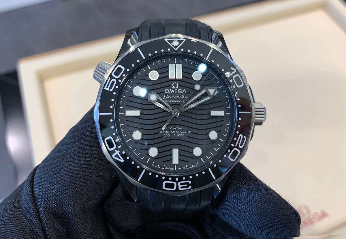 【レビュー】オメガ シーマスター ダイバー300M ブラックセラミック ref.210.92.44.20.01.001