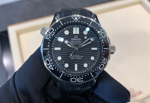 【レビュー】オメガ シーマスター ダイバー300M ブラックセラミック ref.210.92.44.20.01.001