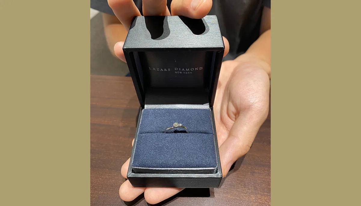 デザイン性の高さとダイヤモンドの綺麗さを決め手に、「LAZARE DIAMOND/ラザールダイヤモンド」のに決めました
