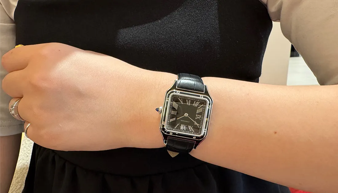 男女兼用として使えるサイズ感と黒の文字盤が可愛くてお気に入り