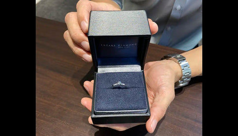デザイン、ダイヤの7色の輝き、ブランドの歴史とブランド力で「LAZARE DIAMOND / ラザール ダイヤモンド」を選びました