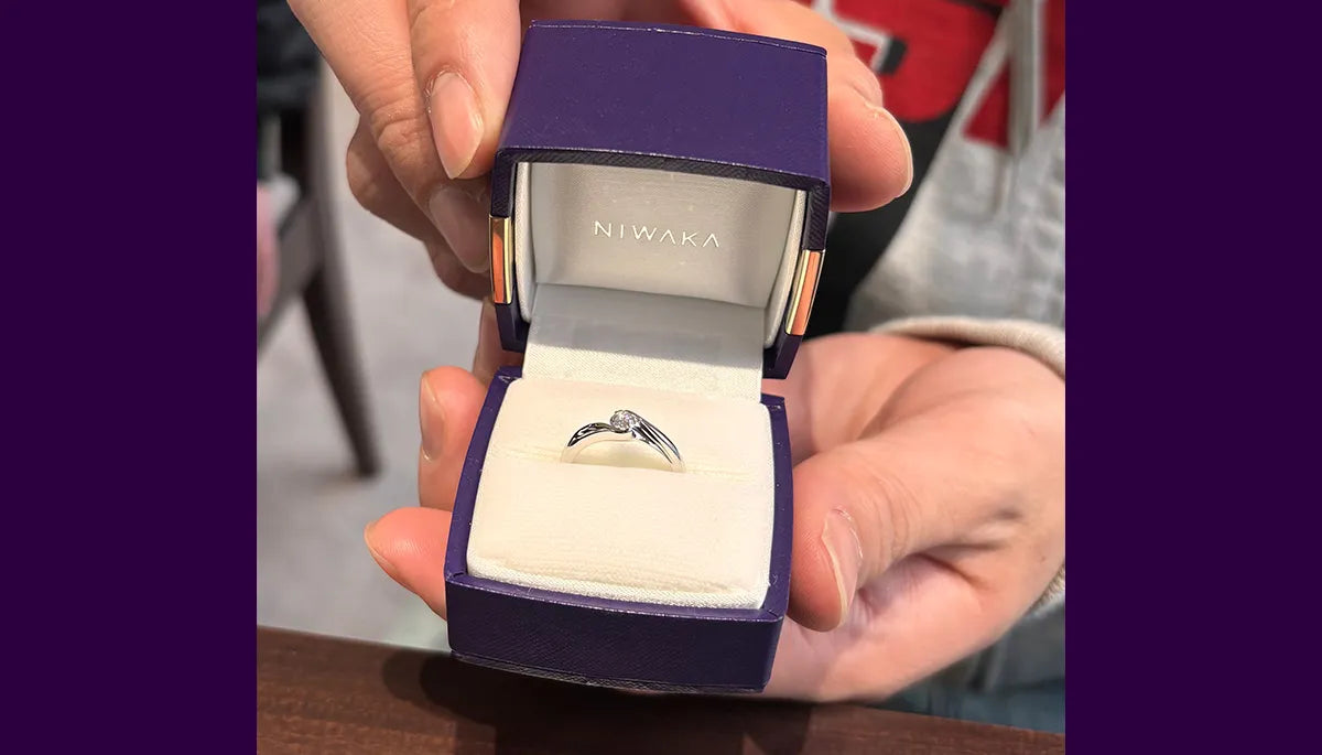 指輪の名前が漢字で、デザインが他の指輪と違ってる「NIWAKA/ニワカ」を選びました