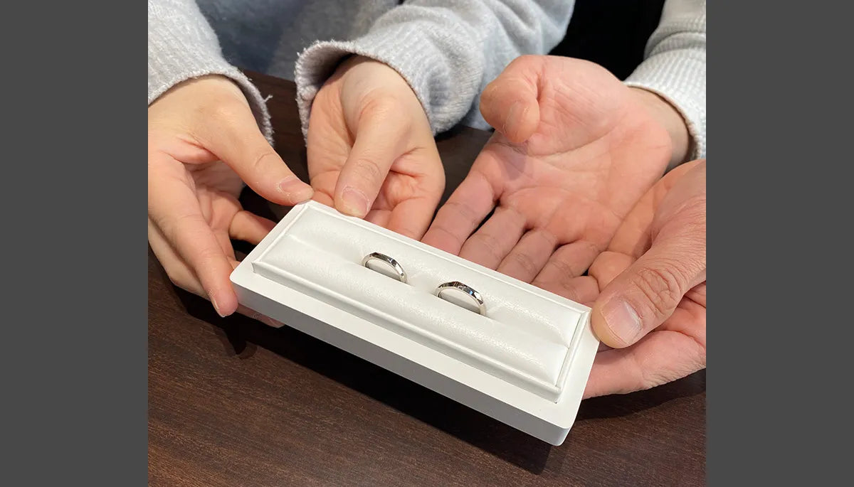 シンプルなデザインが気に入った「N.Y. NIWAKA/ニューヨークニワカ」を選びました