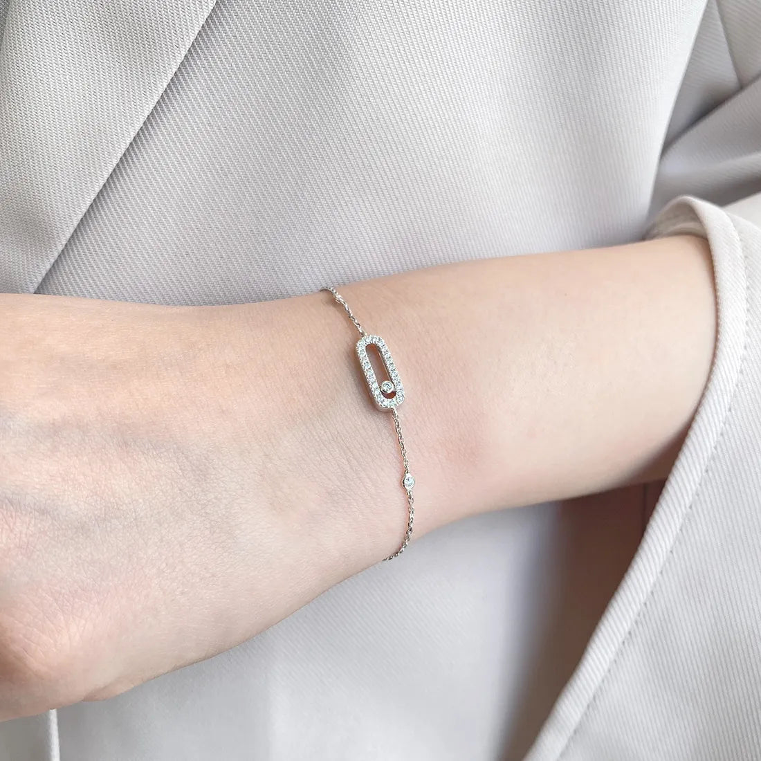 Move Uno Bracelet