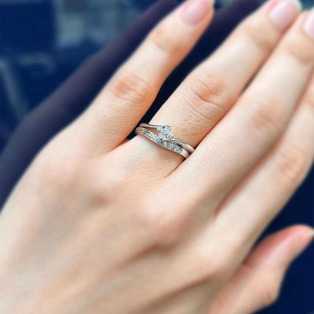 ロイヤル・アッシャー・カット プラチナ ダイヤモンドリング　AC046