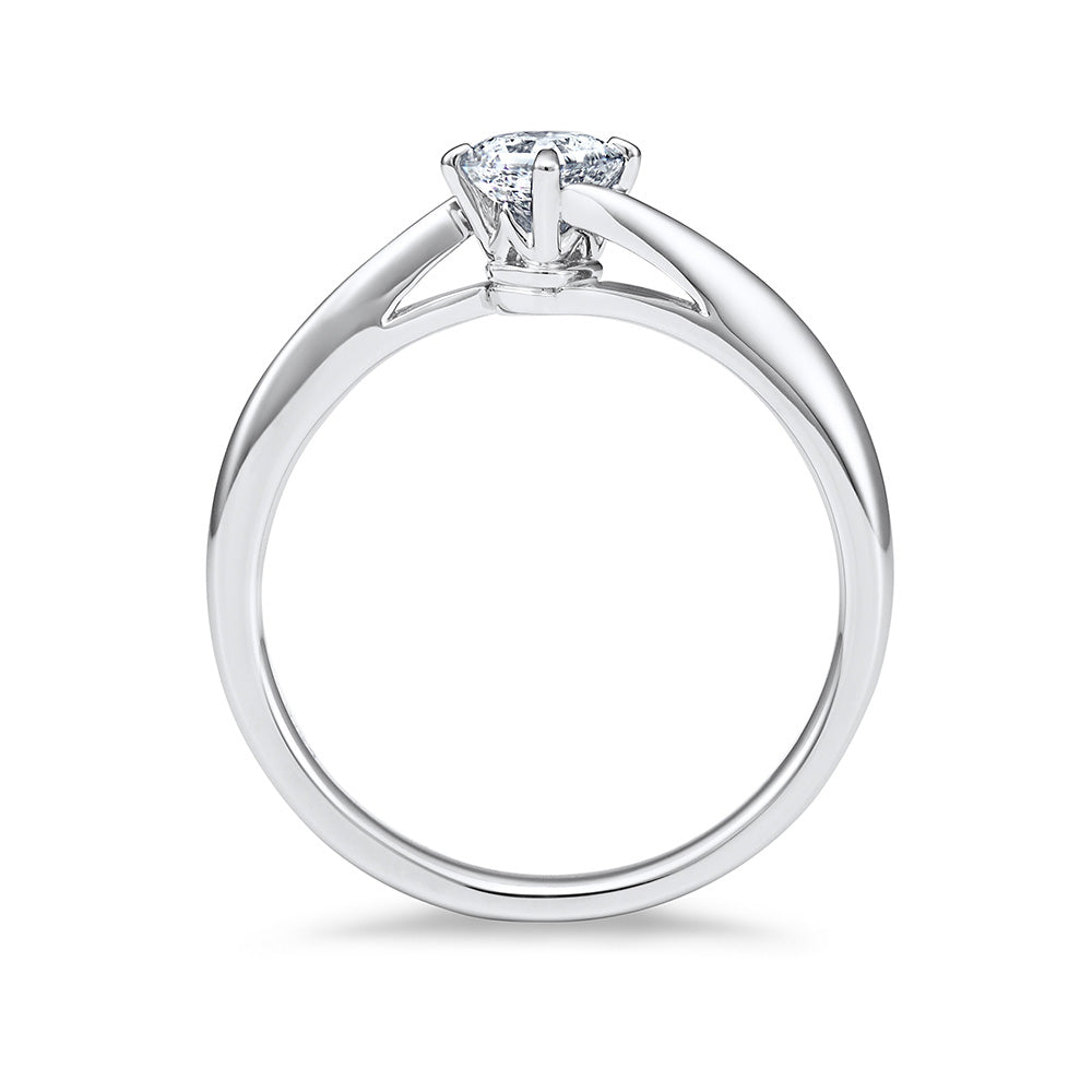 ロイヤル・アッシャー・カット プラチナ ダイヤモンドリング　AC046