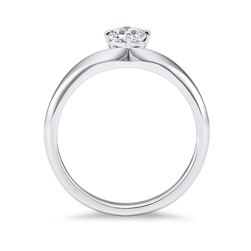 ロイヤル・アッシャー・カット プラチナ ダイヤモンドリング　AC047