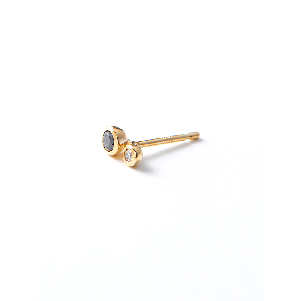 Drosera ブラックダイヤモンド ＆ ダイヤモンド スタッド ピアス