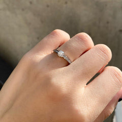 - Engagement ring -<br> Dianthus 