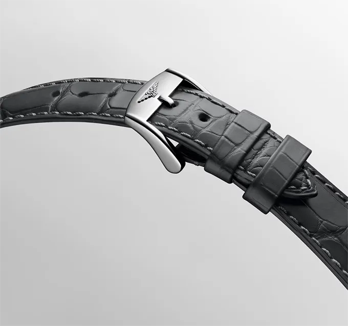 コンクエスト ヘリテージ セントラル パワーリザーブ 38.00mm (2026年モデル)