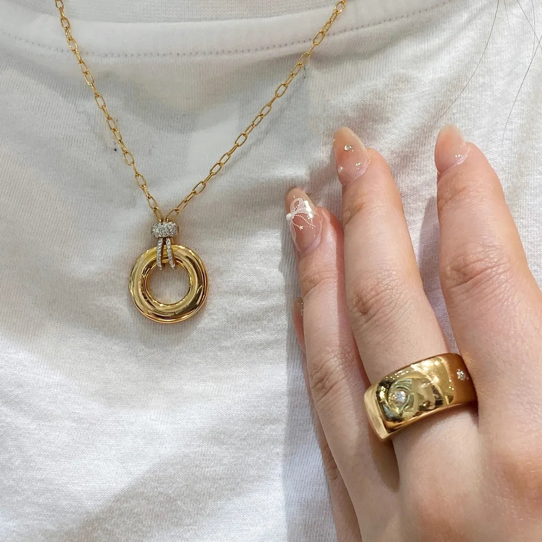 イコニカ ペンダント付きネックレス (ダイヤモンド)