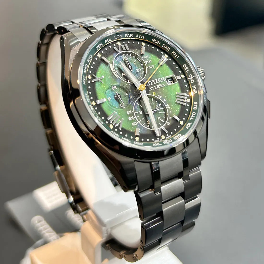 LIGHT in BLACK 2022 GREEN EDITION / 世界限定1,500本 ※ノベルティプレゼント