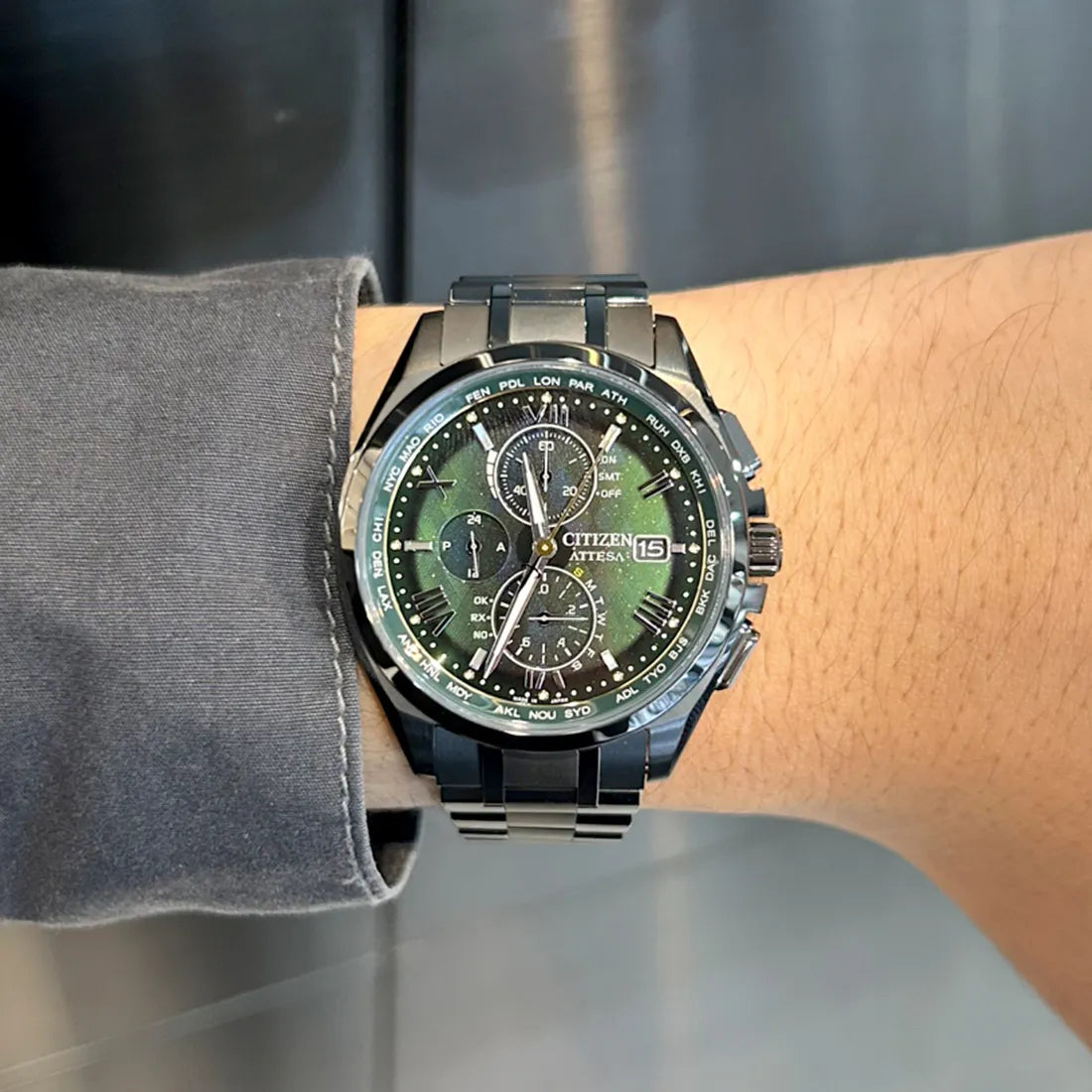 LIGHT in BLACK 2022 GREEN EDITION / 世界限定1,500本 ※ノベルティプレゼント