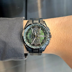 LIGHT in BLACK 2022 GREEN EDITION / 世界限定1,500本 ※ノベルティプレゼント