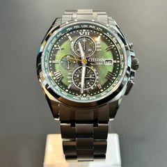LIGHT in BLACK 2022 GREEN EDITION / 世界限定1,500本 ※ノベルティプレゼント