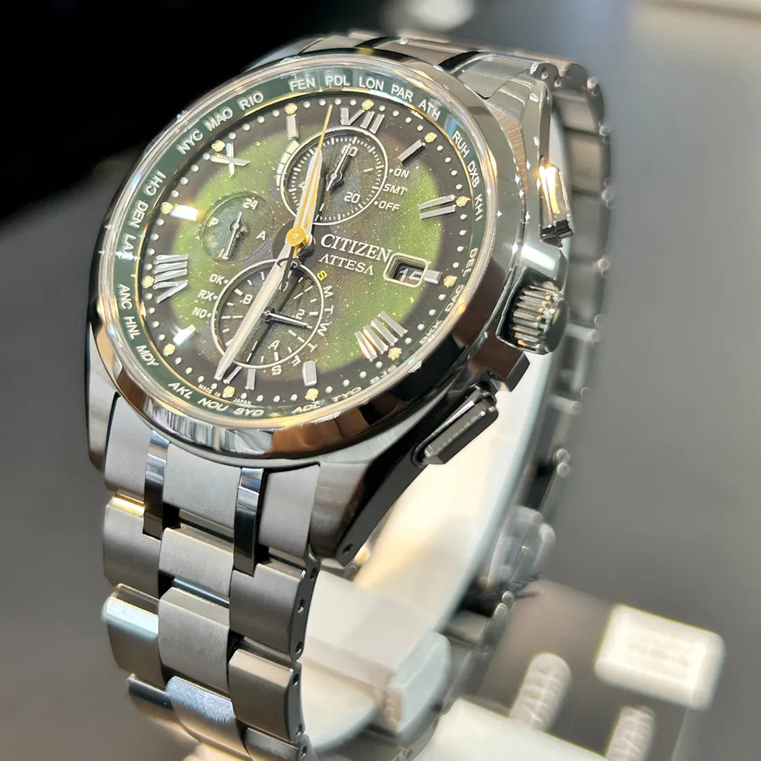 LIGHT in BLACK 2022 GREEN EDITION / 世界限定1,500本 ※ノベルティプレゼント