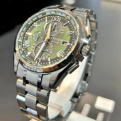 LIGHT in BLACK 2022 GREEN EDITION / 世界限定1,500本 ※ノベルティプレゼント