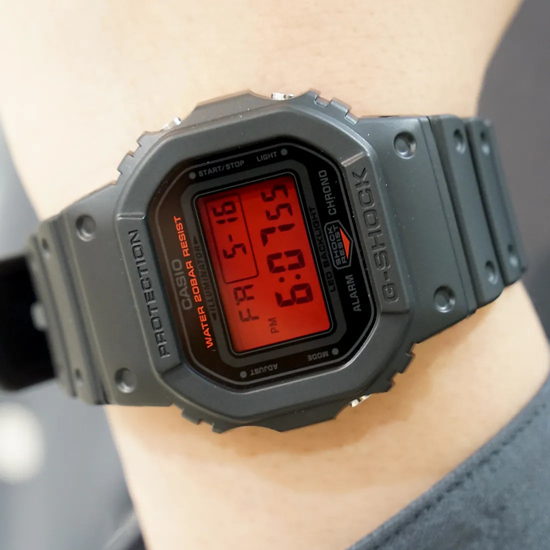 DW-5600BBR-1JF BLACK AND BOLD RED｜ジーショック – アイアイイスズ