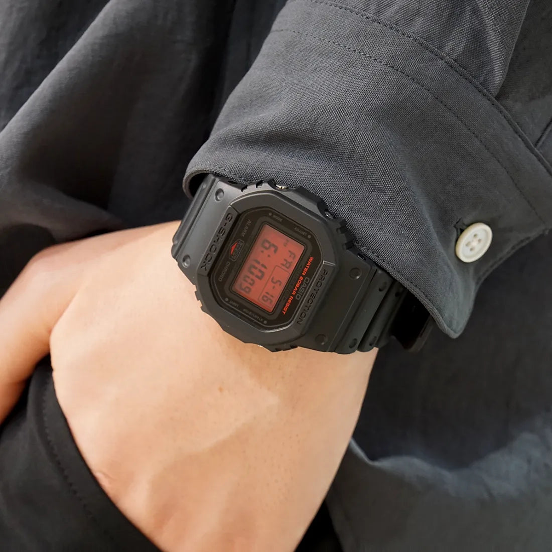 DW-5600BBR-1JF BLACK AND BOLD RED｜ジーショック – アイアイイスズ