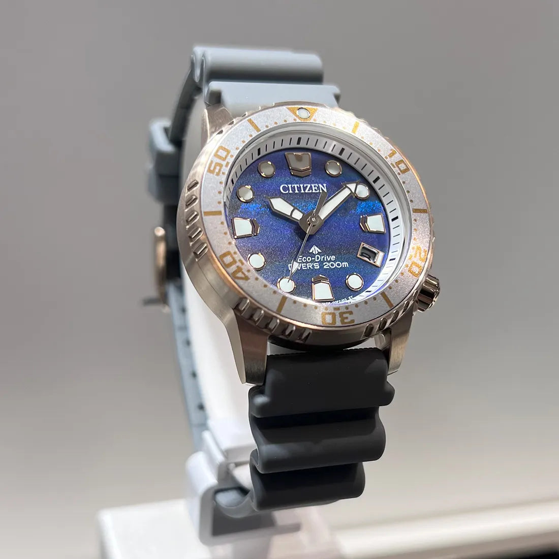 MARINEシリーズ エコ・ドライブ ダイバー200mペア 構造色限定モデル 世界限定3,400本 ※ノベルティプレゼント