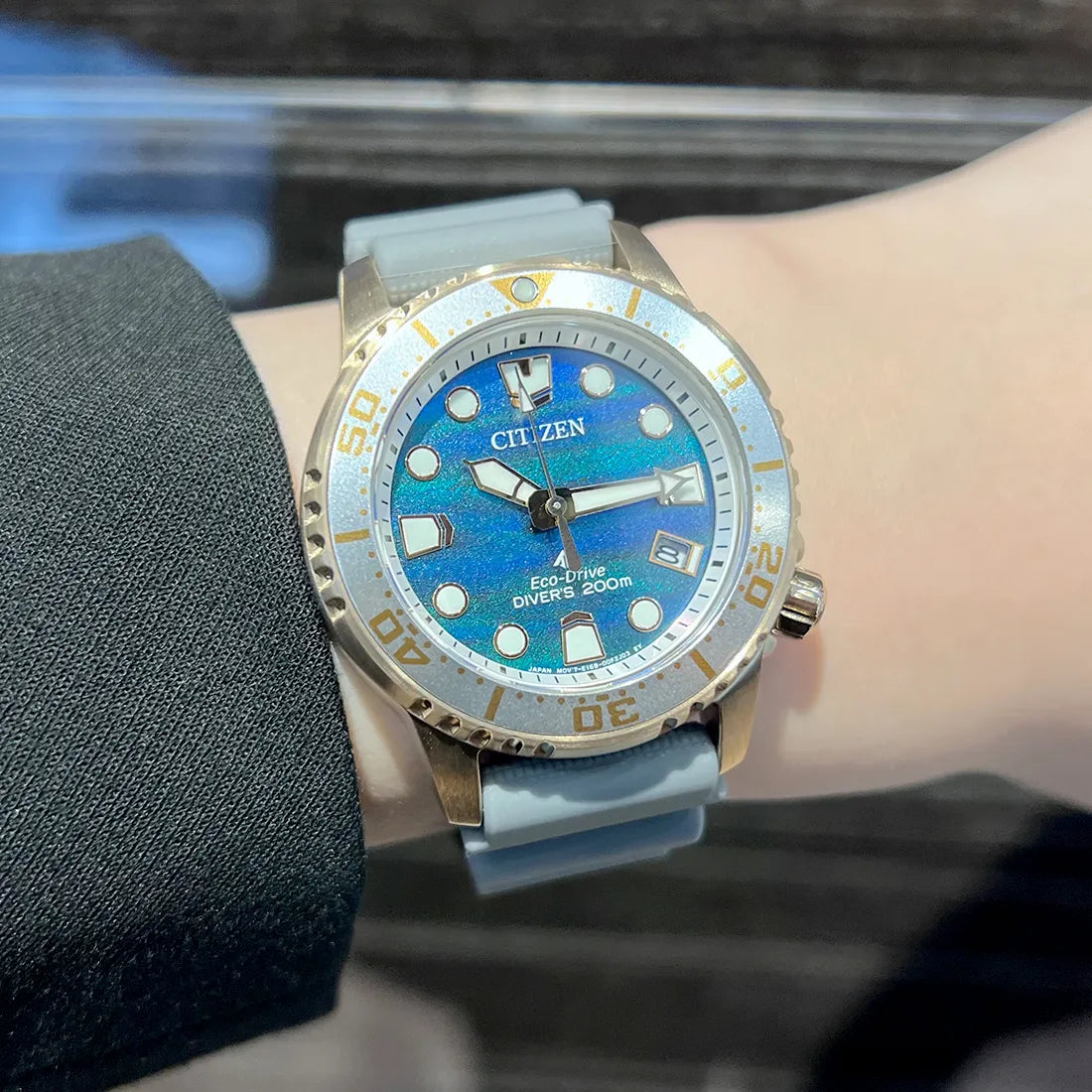 MARINEシリーズ エコ・ドライブ ダイバー200mペア 構造色限定モデル 世界限定3,400本 ※ノベルティプレゼント