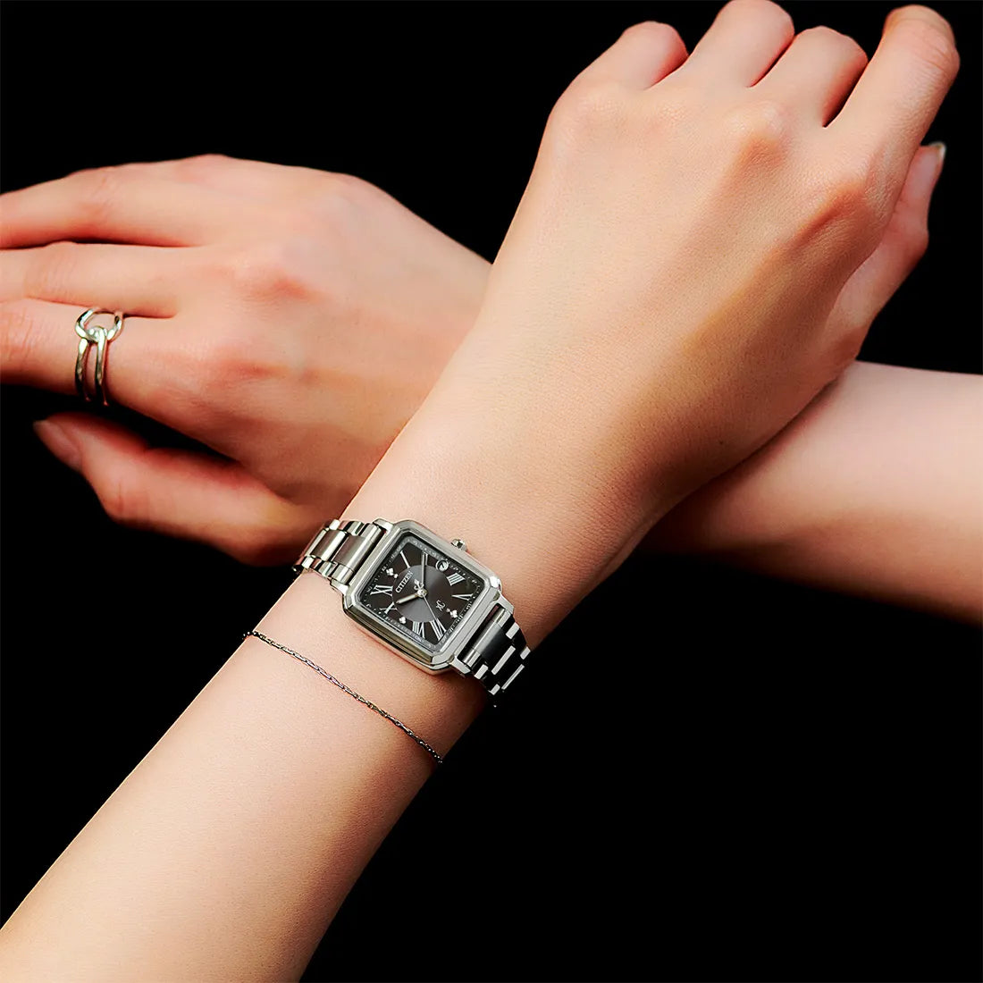 hikari collection Square 2way Model 光発電エコ・ドライブ電波時計 Titania Happy Flight ※ノベルティプレゼント