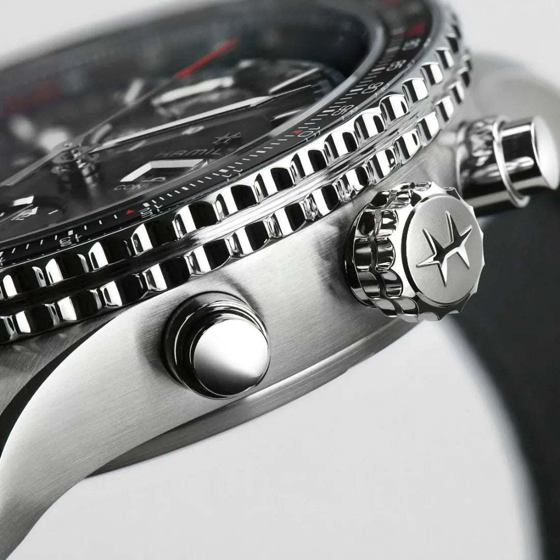 カーキ アビエーション コンバーター オート クロノグラフ 44mm