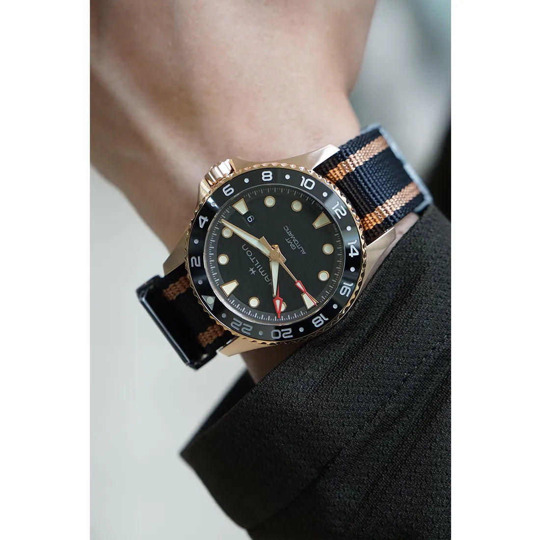H82565930 カーキ ネイビー スキューバ オート GMT 43mm Bronze