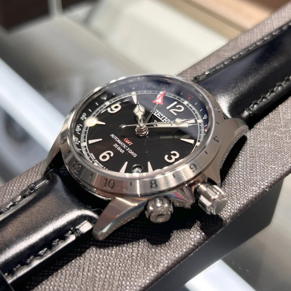 アルピニスト メカニカル GMT