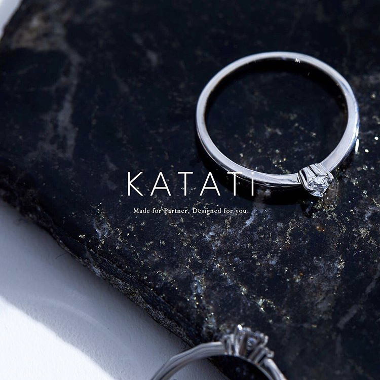 【婚約指輪】 V-5POINTS-2STONES