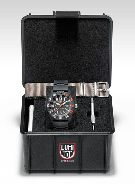 LUMINOX MASTER CARBON SEAL 3801 腕時計