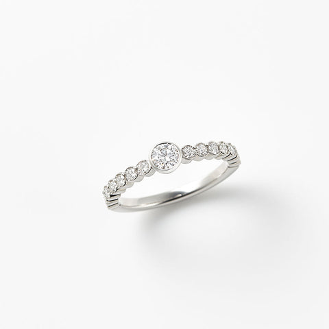 [Engagement ring] Precious engagement ring