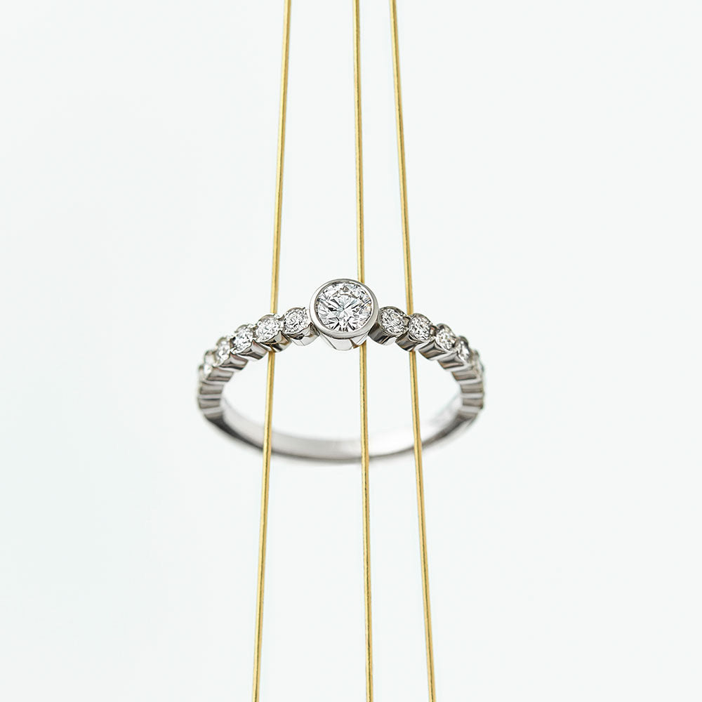 【婚約指輪】 プレシャスエンゲージリング